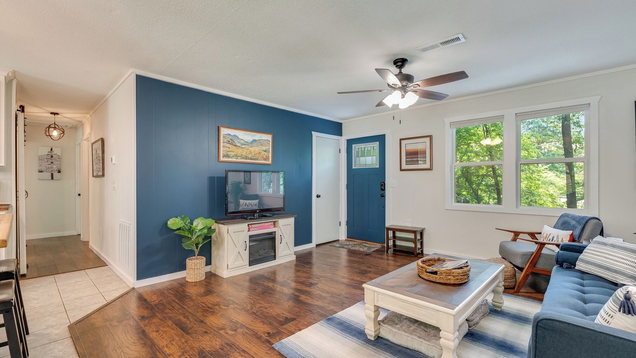 Photo of Livingroom in Upper Peachtree
