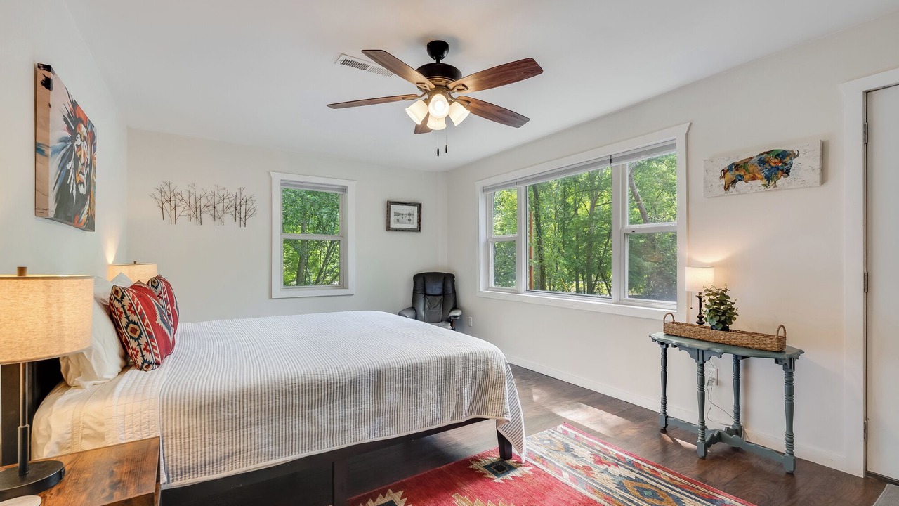 Photo of Bedroom in Upper Peachtree
