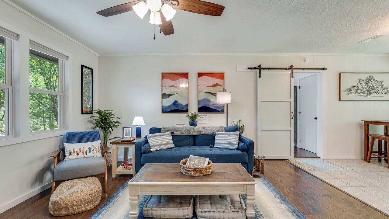 Photo of Livingroom in Upper Peachtree
