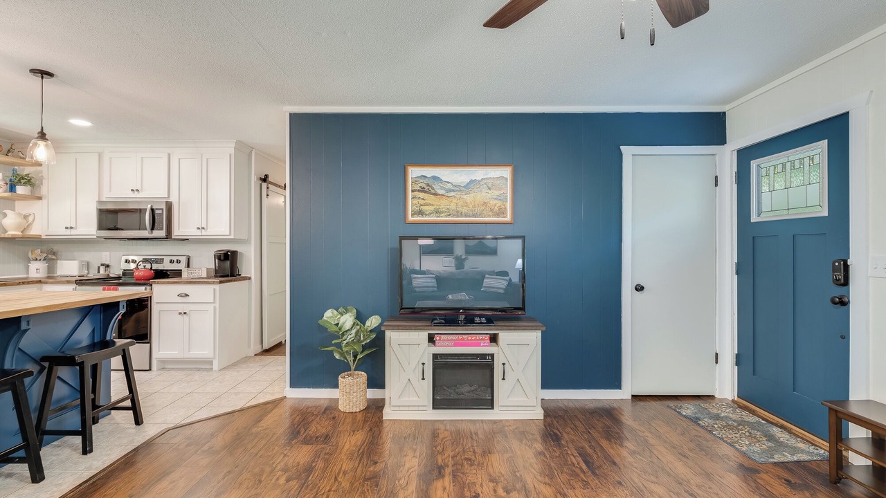 Photo of Livingroom in Upper Peachtree