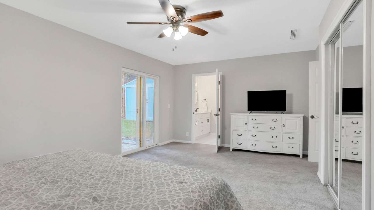 Photo of Bedroom in Neptune Beach