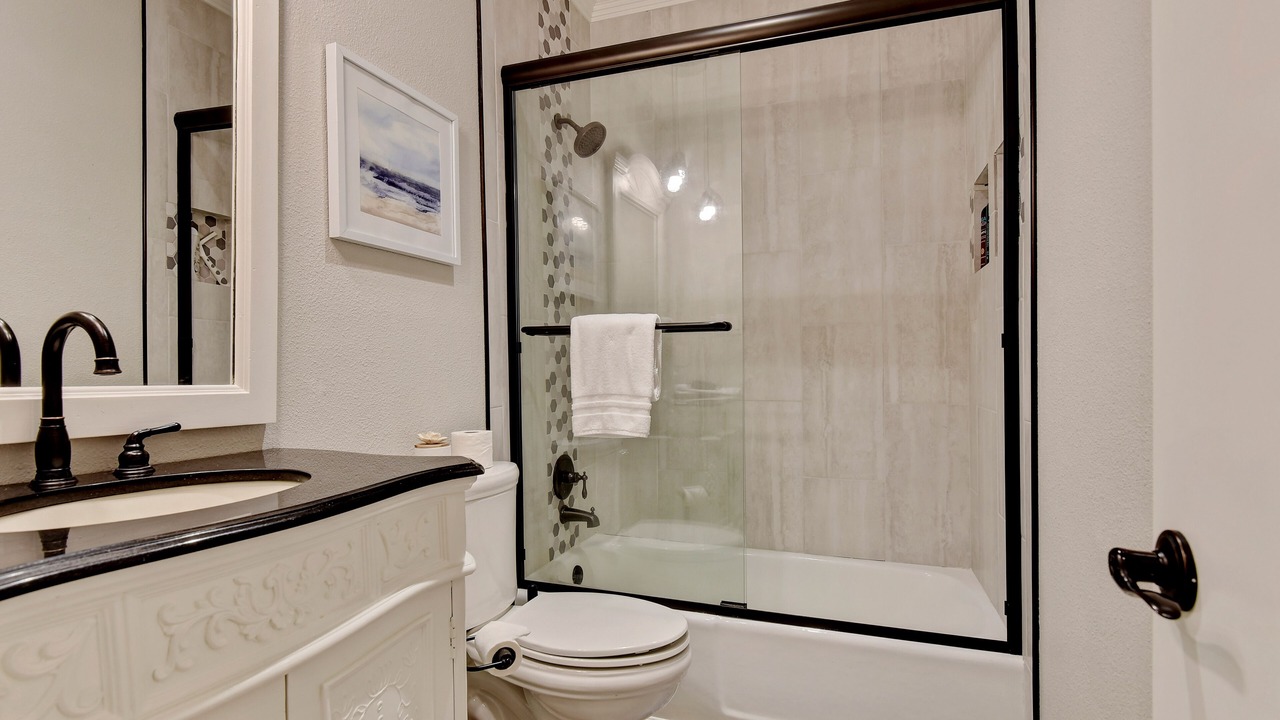 Photo of Bathroom in Pottsboro