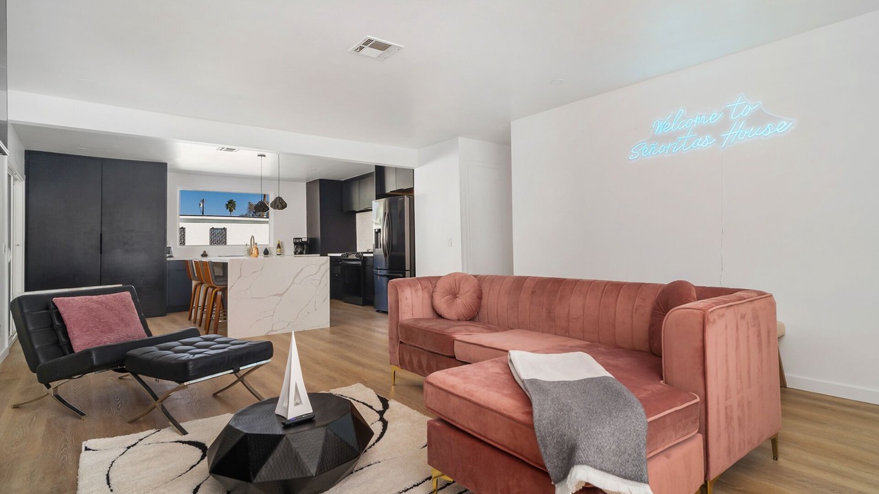 Photo of Livingroom in Desert Park Estates