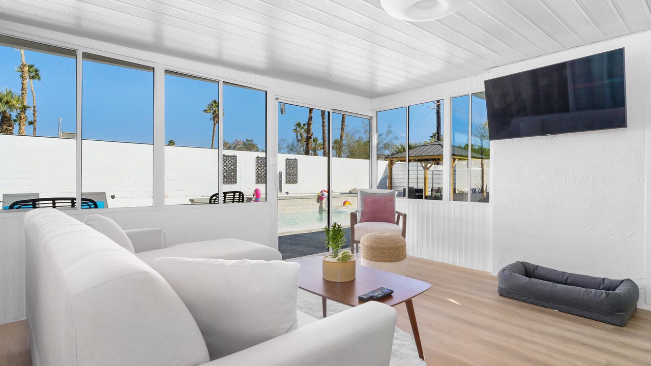 Photo of Livingroom in Desert Park Estates
