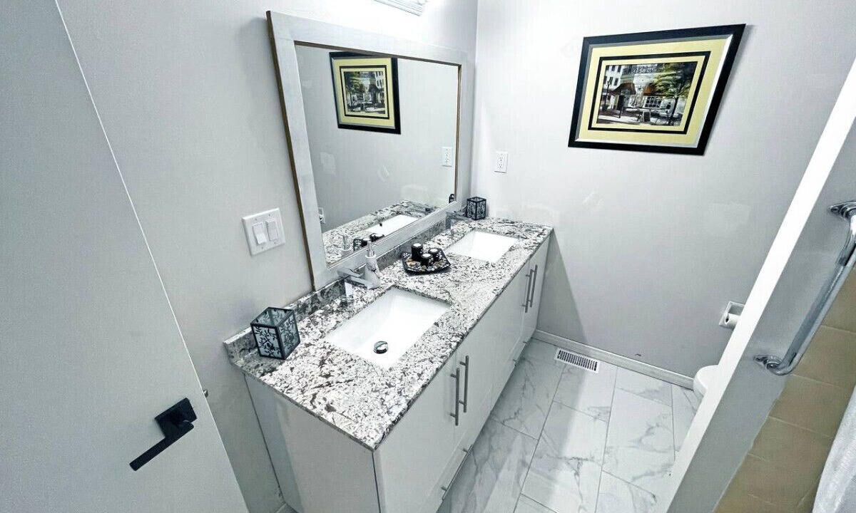 Photo of Bathroom in Cayuga