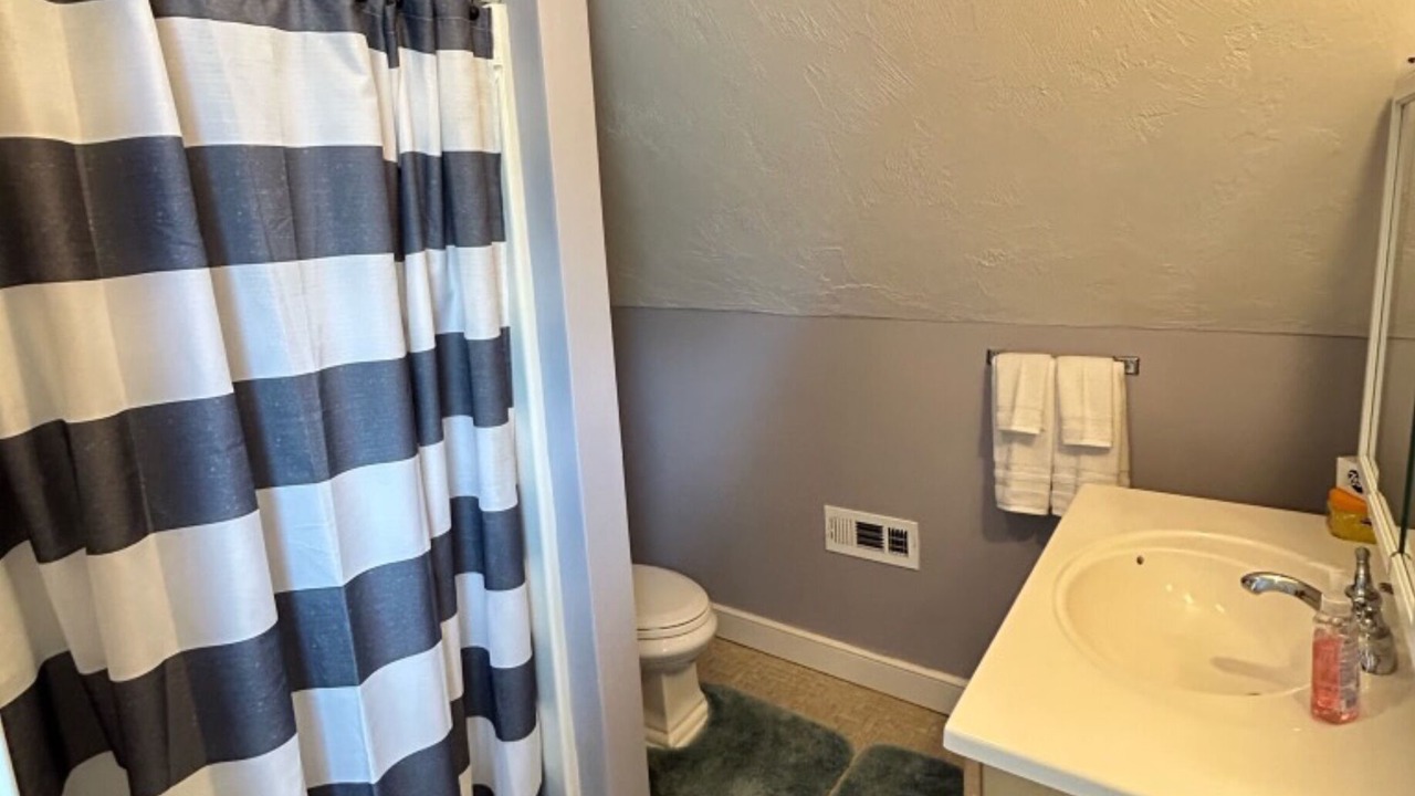 Photo of Bathroom in Lagoon Heights