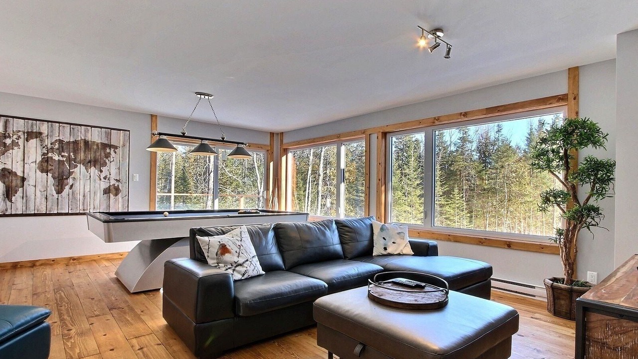 Photo of Livingroom in Sainte-Marguerite-du-Lac-Masson