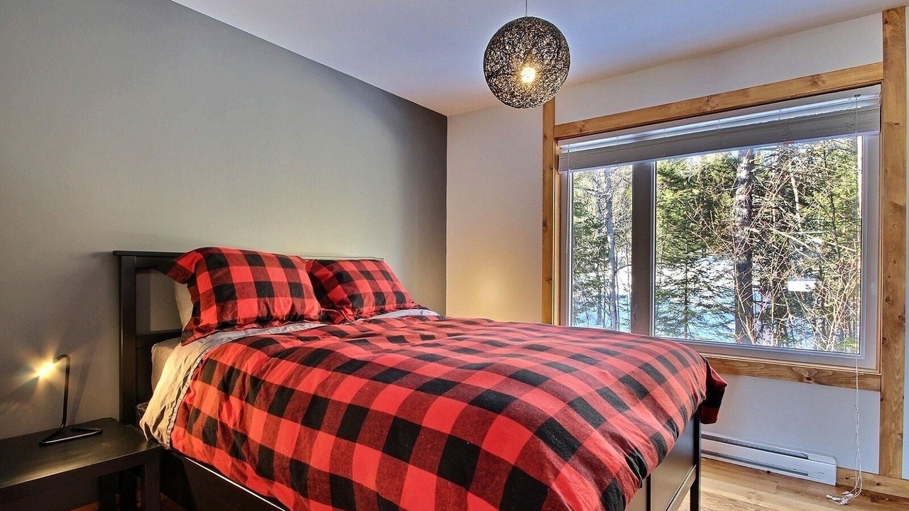 Photo of Bedroom in Sainte-Marguerite-du-Lac-Masson