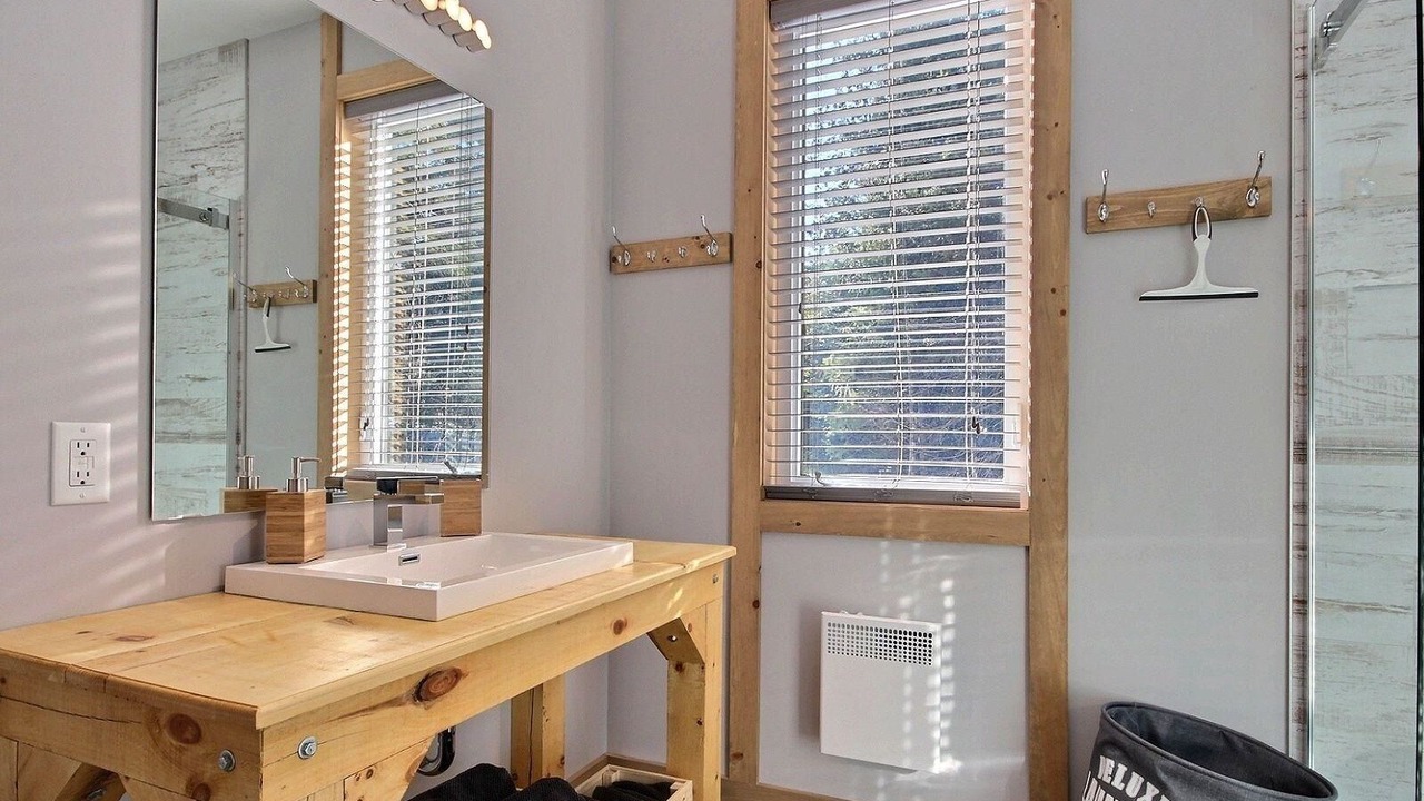 Photo of Bathroom in Sainte-Marguerite-du-Lac-Masson