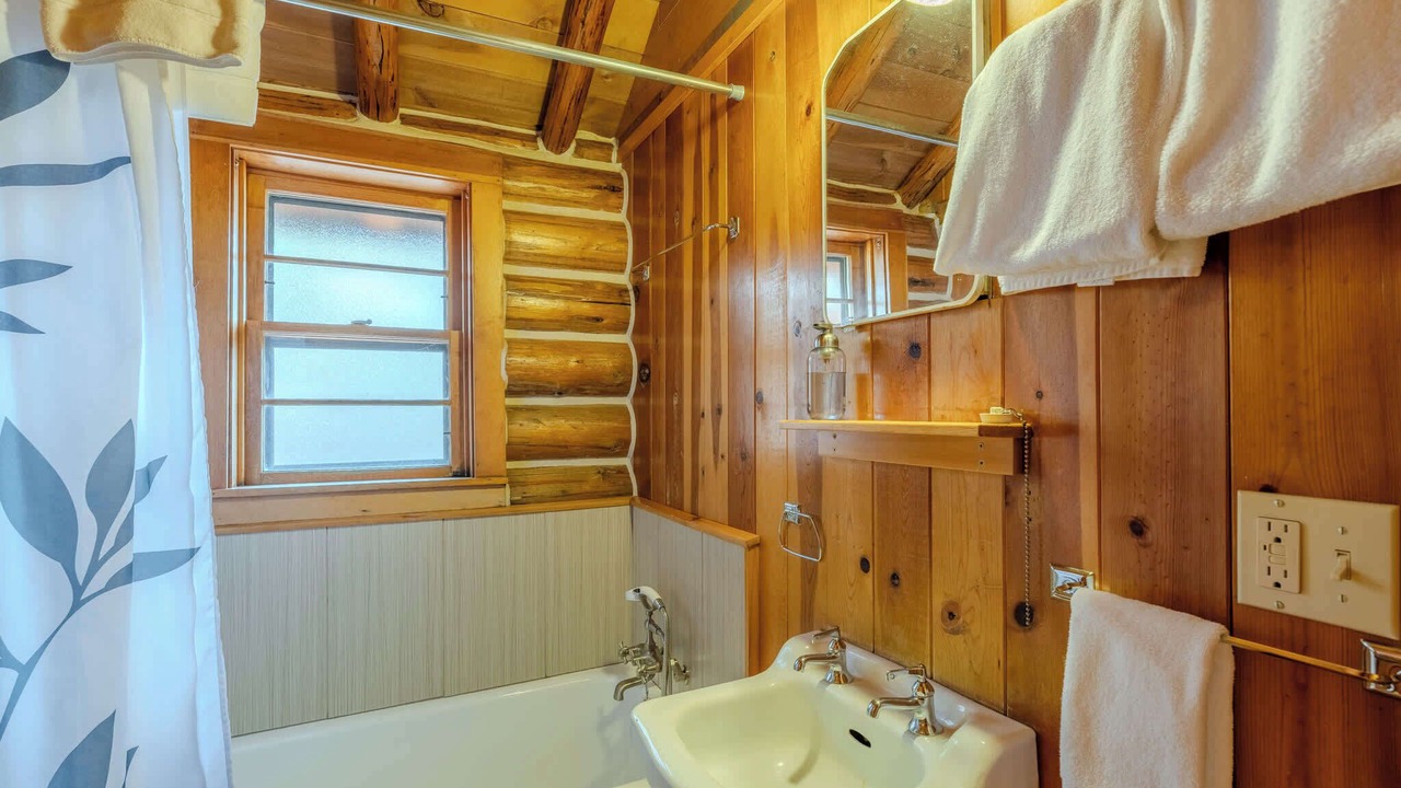Photo of Bathroom in West Yellowstone