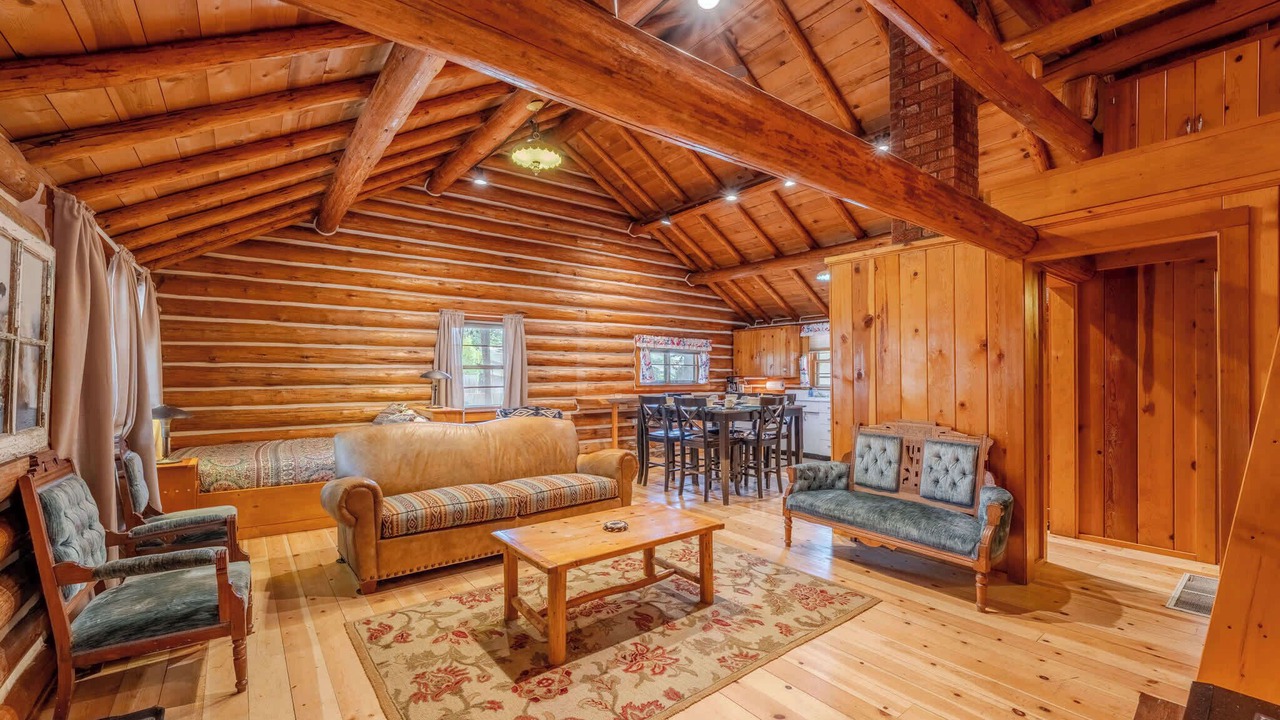 Photo of Livingroom in West Yellowstone