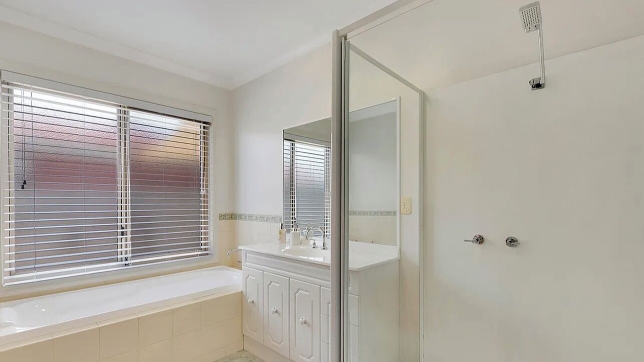 Photo of Bathroom in Yarrawonga
