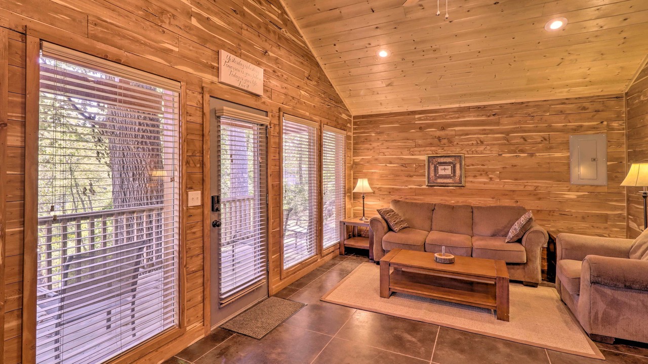 Photo of Livingroom in Swinging Bridge Village