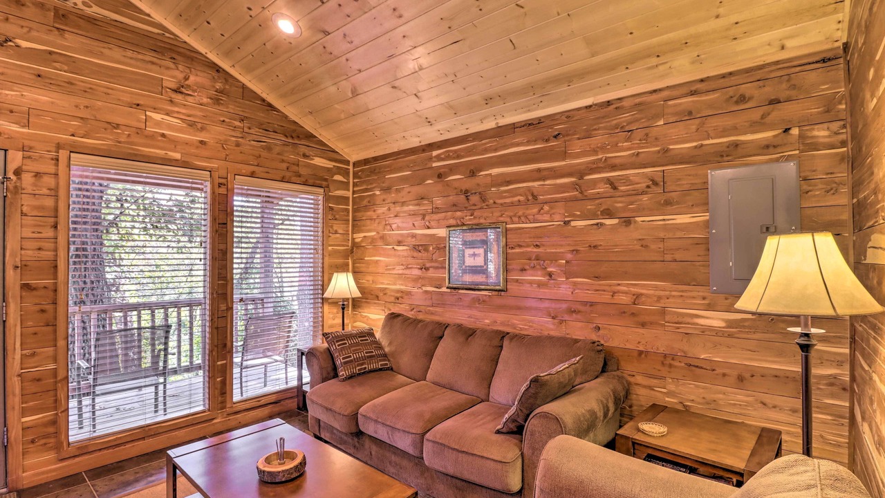 Photo of Livingroom in Swinging Bridge Village