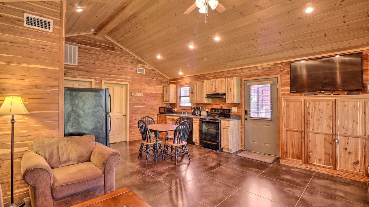 Photo of Livingroom in Swinging Bridge Village