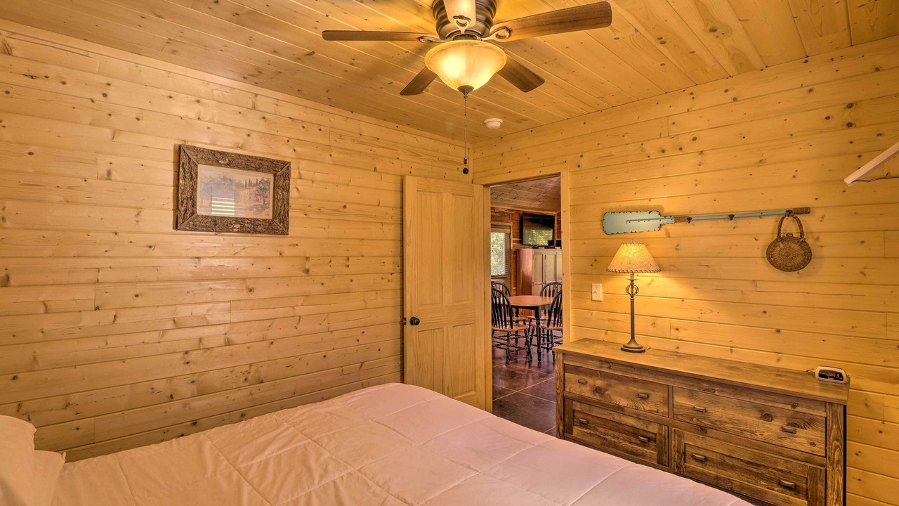 Photo of Bedroom in Swinging Bridge Village