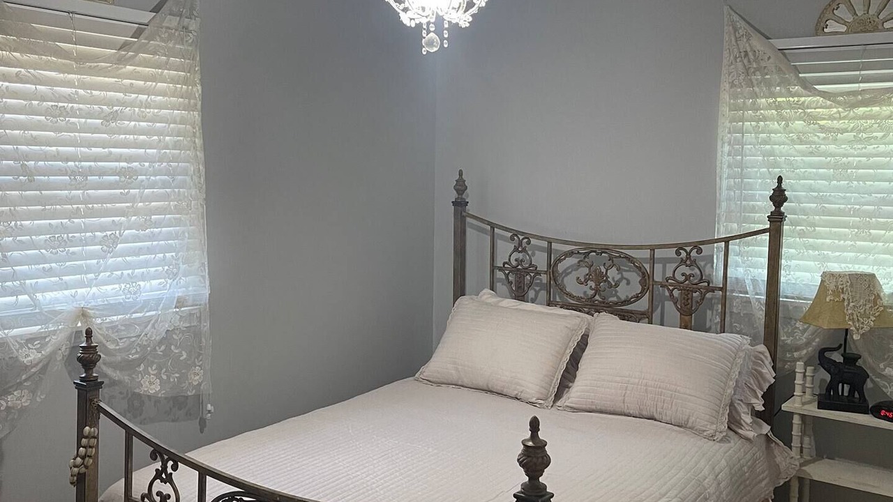 Photo of Bedroom in Parsons
