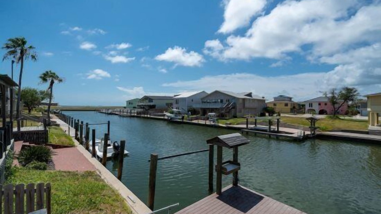 Photo of Outdoor in City-by-the Sea