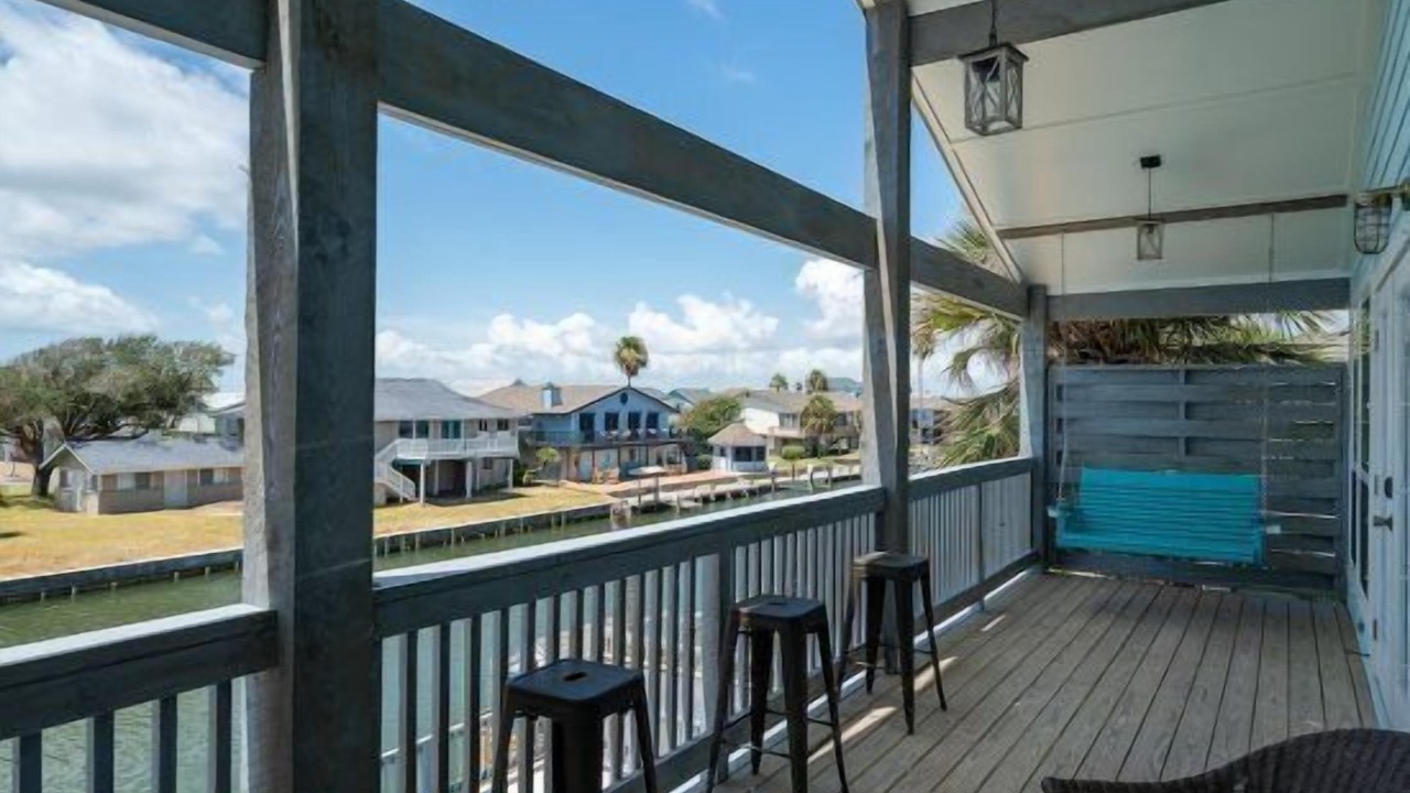Photo of Patio Balcony in City-by-the Sea