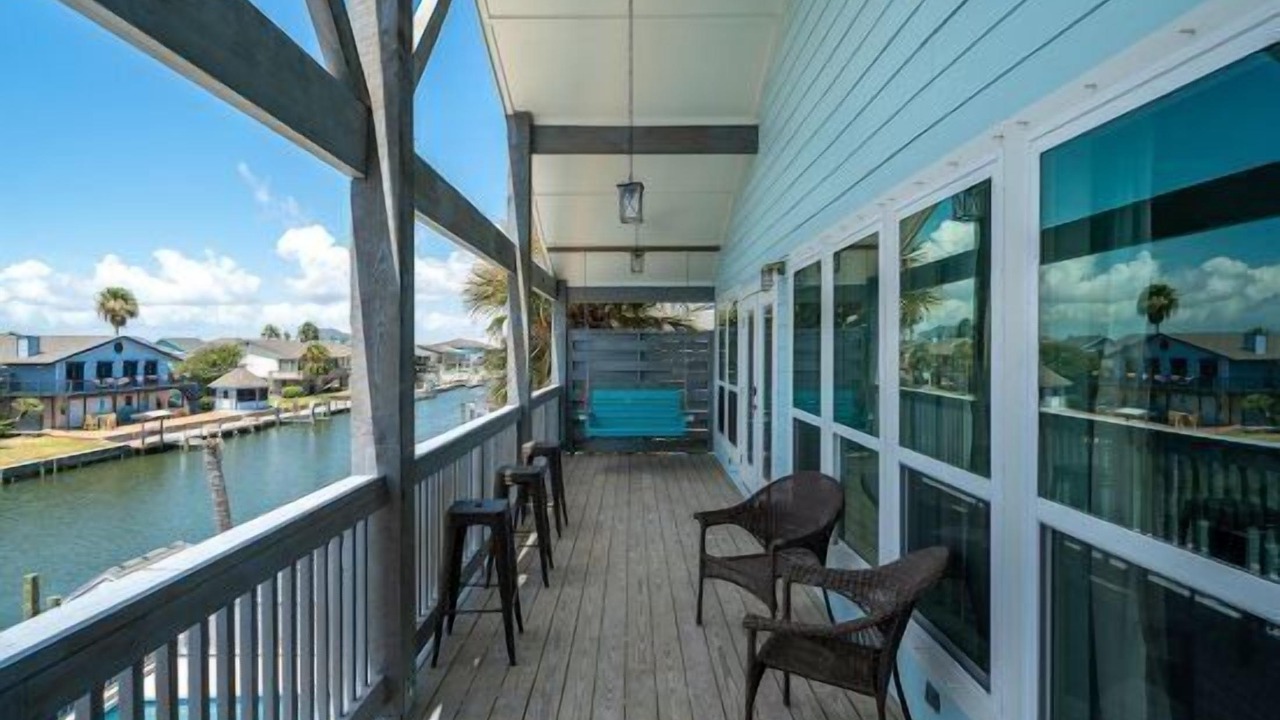 Photo of Patio Balcony in City-by-the Sea