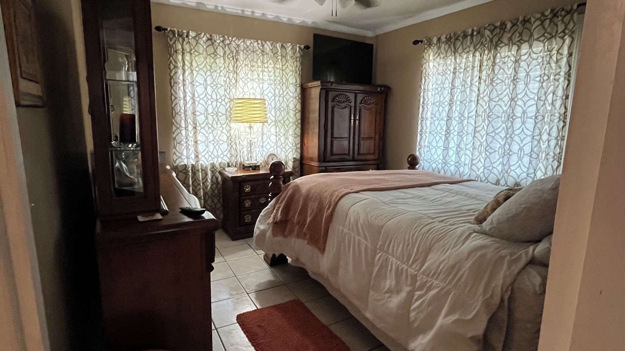 Photo of Bedroom in Midfield