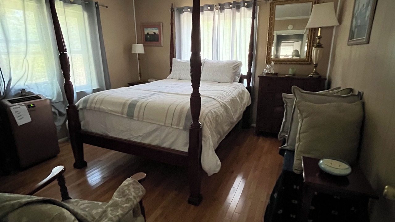 Photo of Bedroom in Midfield