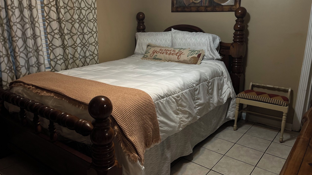 Photo of Bedroom in Midfield