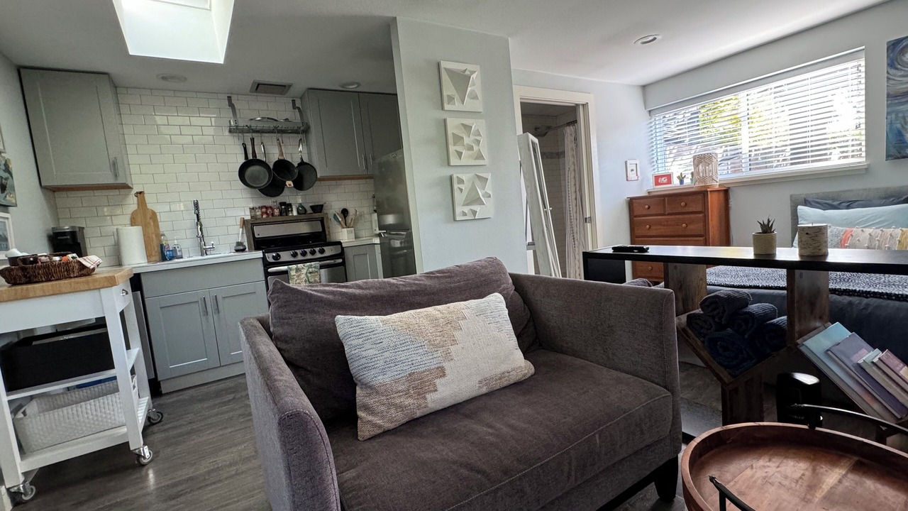 Photo of Livingroom in North Admiral