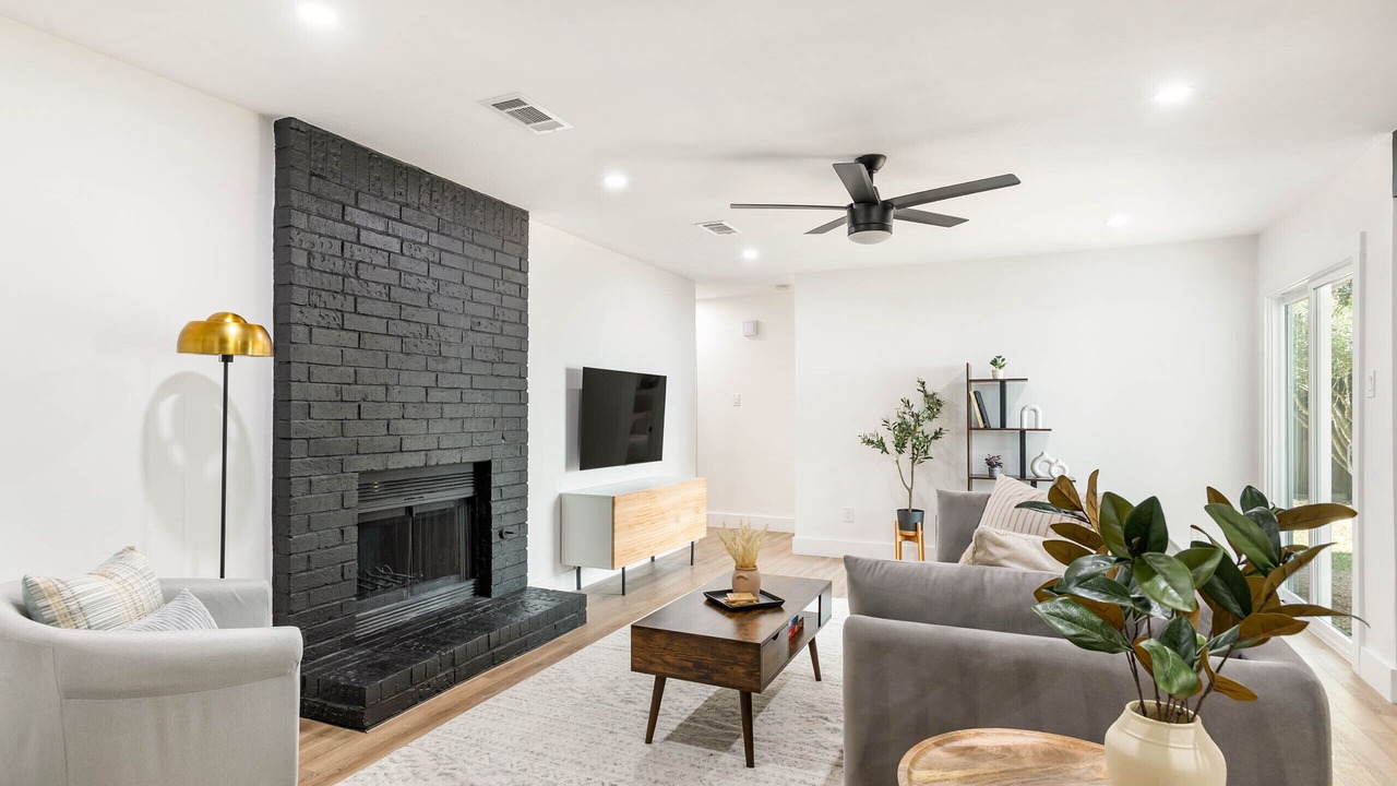 Photo of Livingroom in McNeil