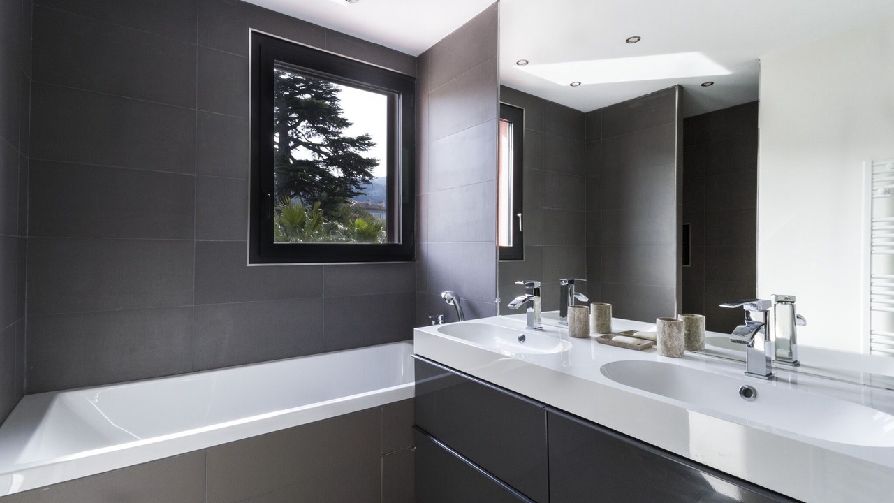 Photo of Bathroom in La Pointe Rouge