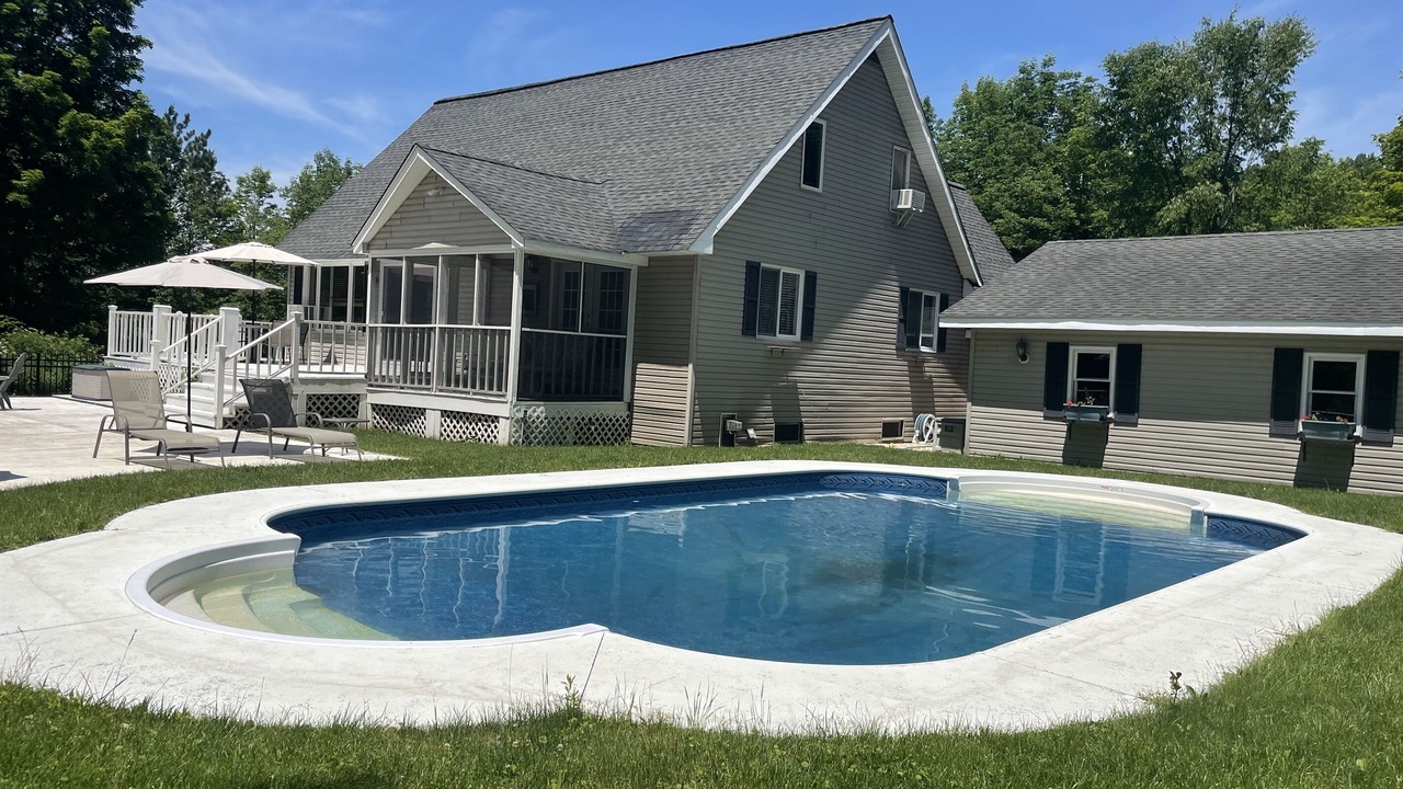 Photo of Others in Meredith