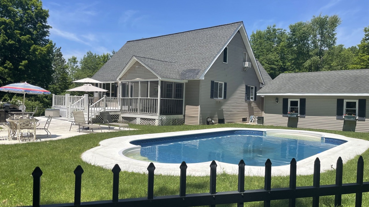 Photo of Others in Meredith