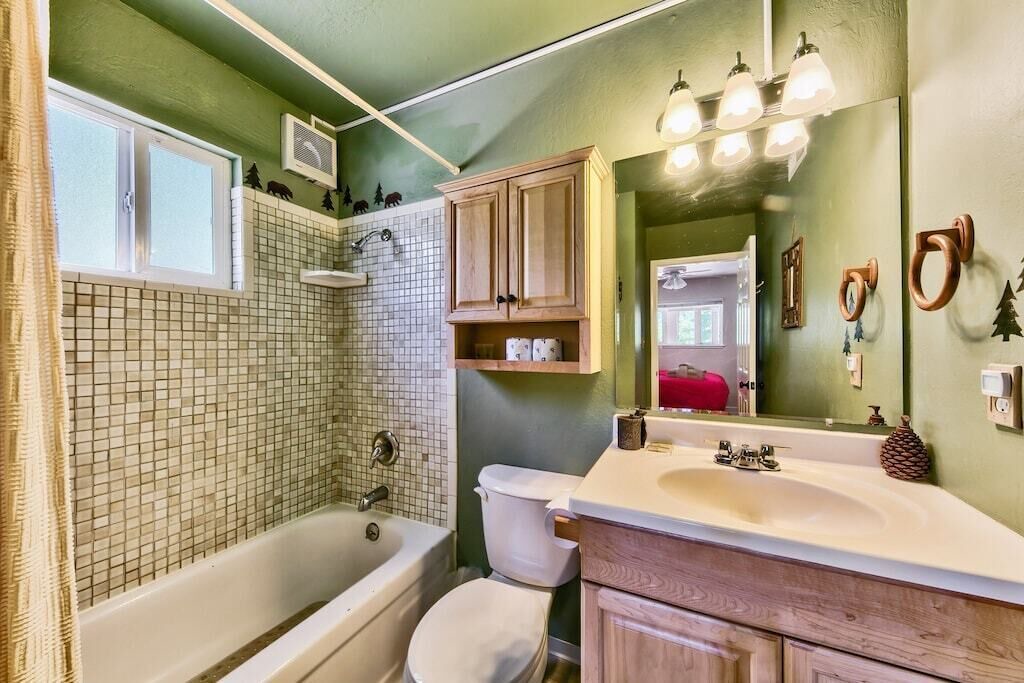 Photo of Bathroom in Country Club Estates
