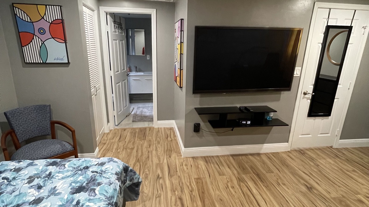 Photo of Bedroom in Mid-Wilshire