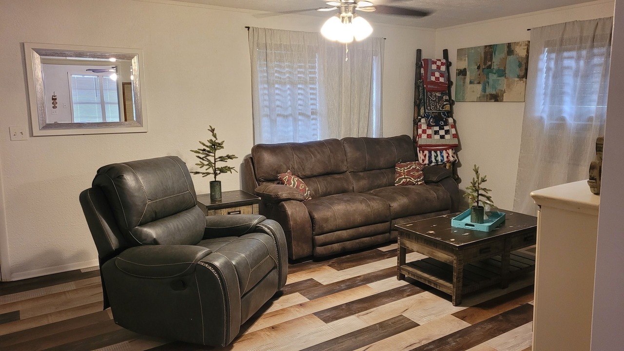 Photo of Livingroom in Powderly