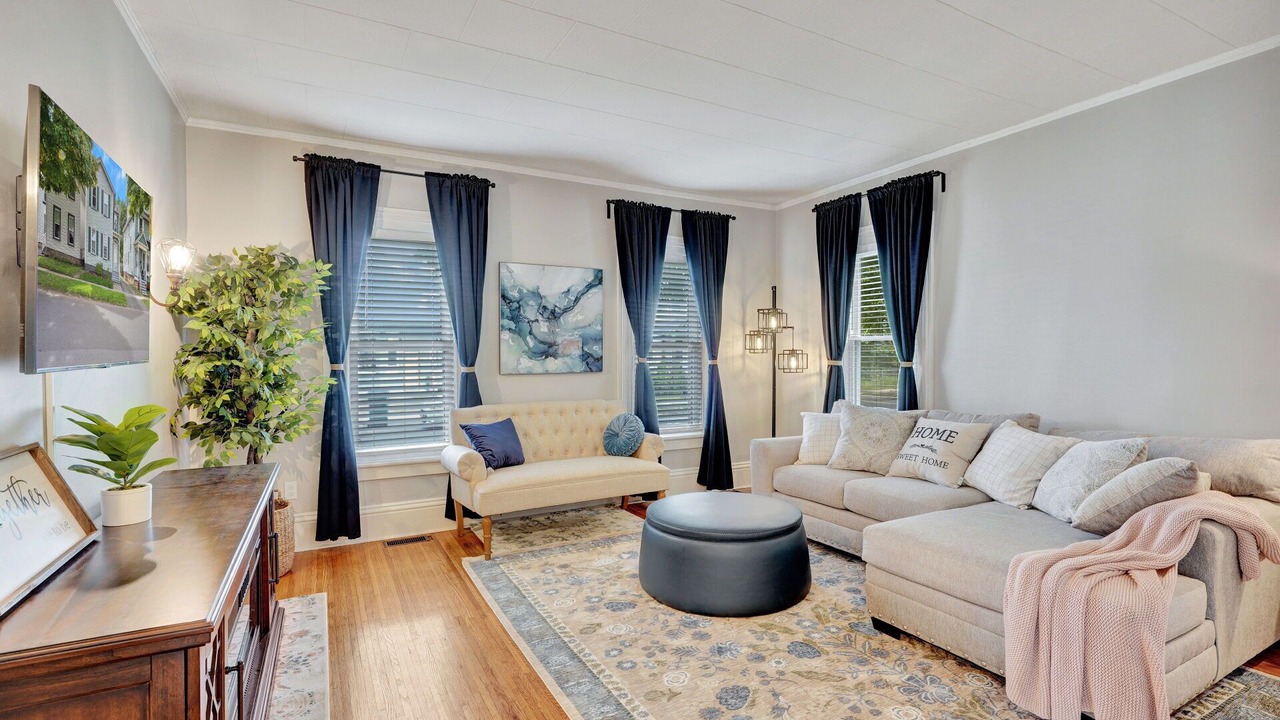 Photo of Livingroom in South Wedge