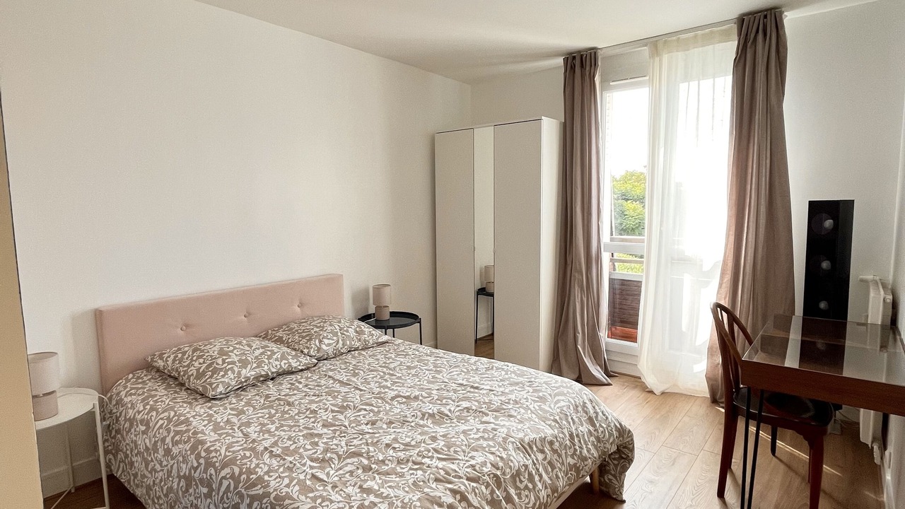 Photo of Bedroom in Etampes