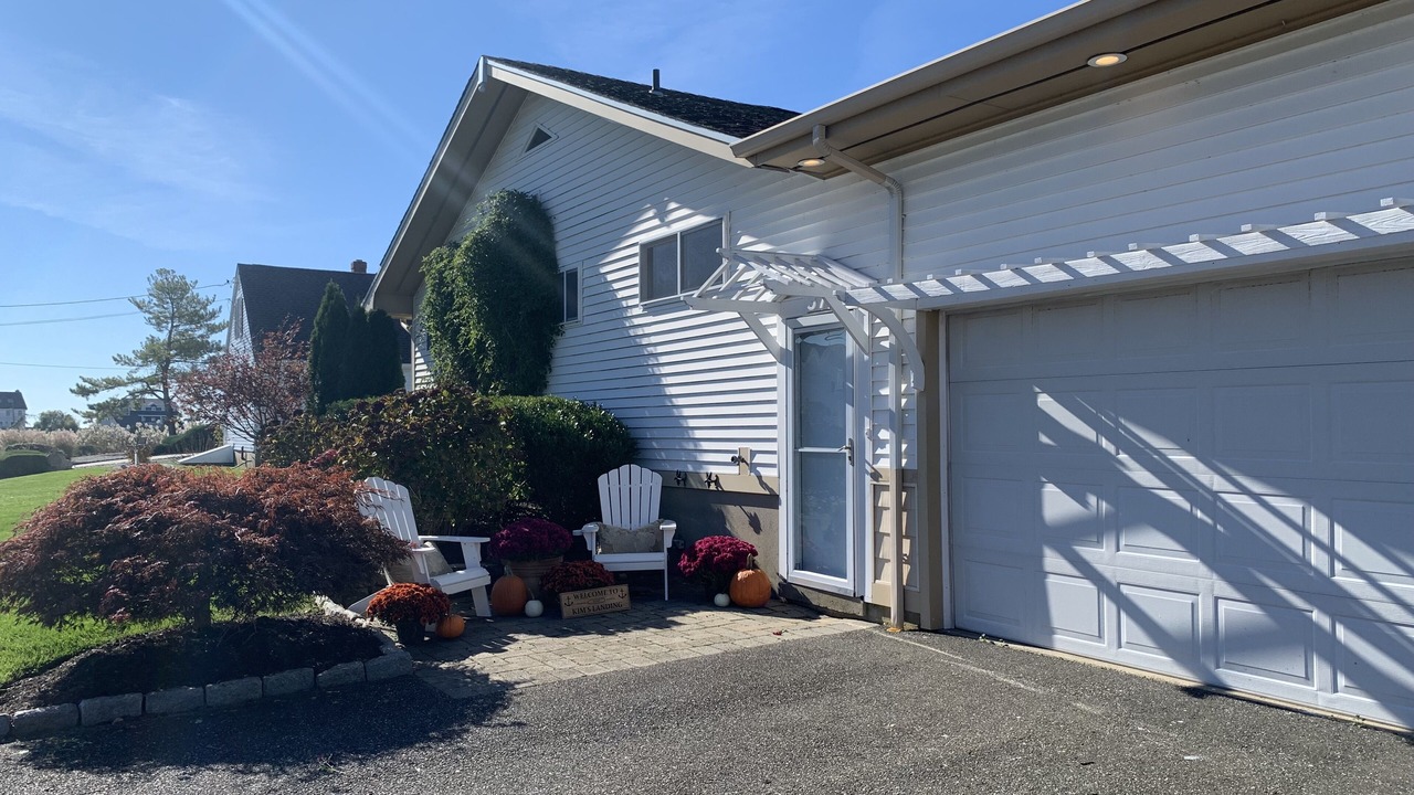 Photo of Others in Clinton