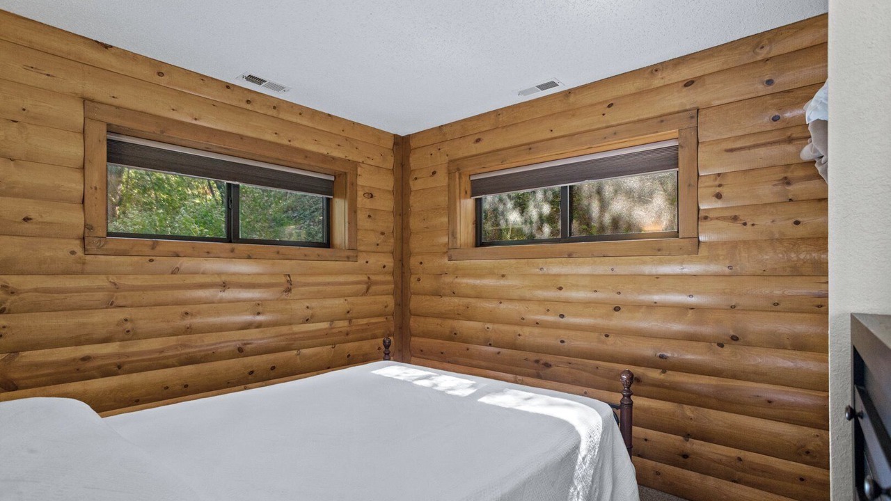 Photo of Bedroom in Sunrise Beach