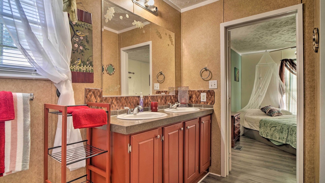 Photo of Bathroom in Mohawk