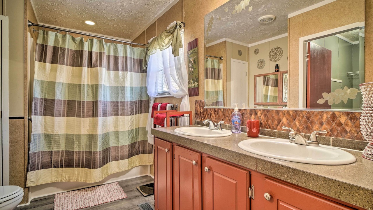 Photo of Bathroom in Mohawk