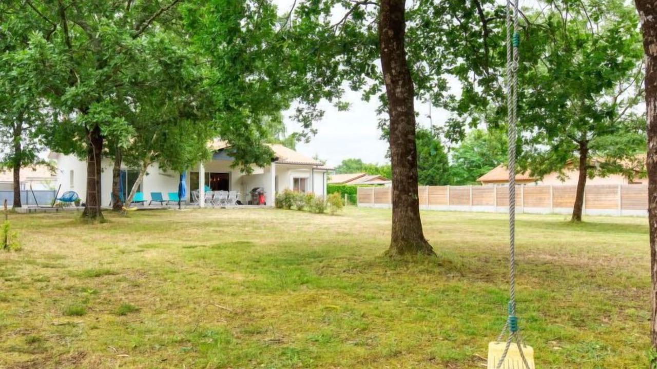 Photo of Outdoor in Grayan-Et-L'Hopital