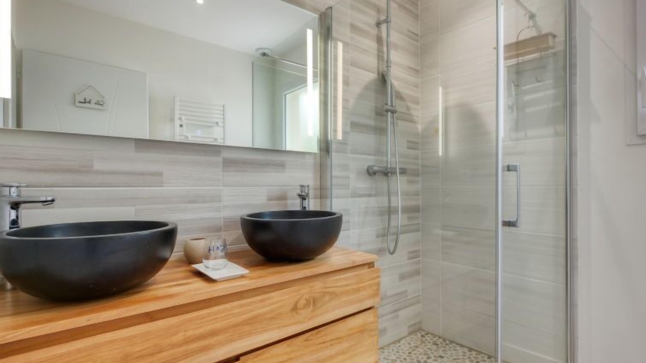 Photo of Bathroom in Grayan-Et-L'Hopital