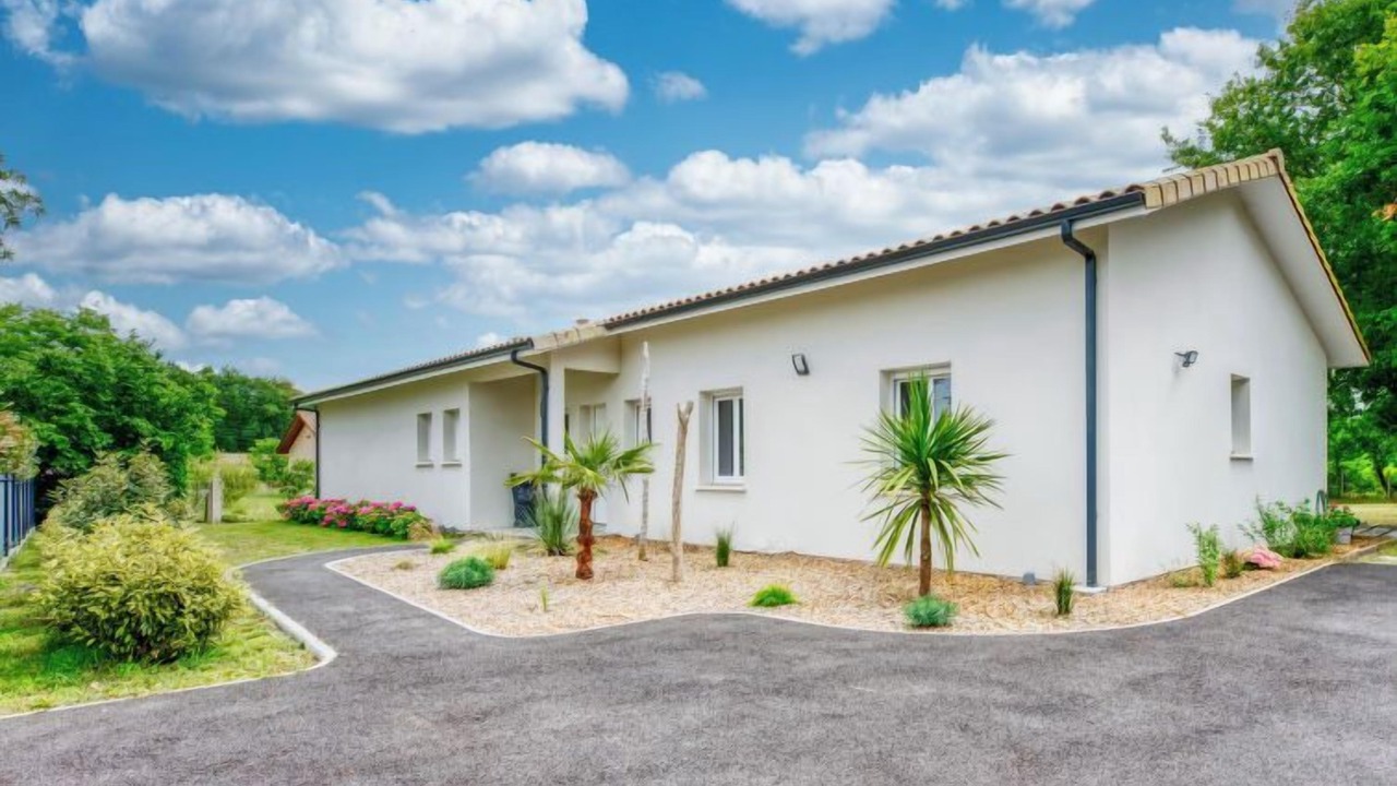 Photo of Others in Grayan-Et-L'Hopital