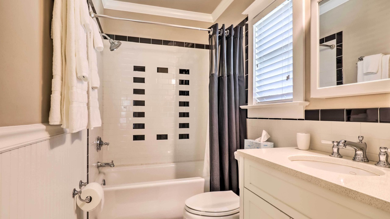 Photo of Bathroom in Historic Hyde Park North