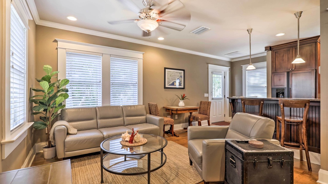 Photo of Livingroom in Historic Hyde Park North