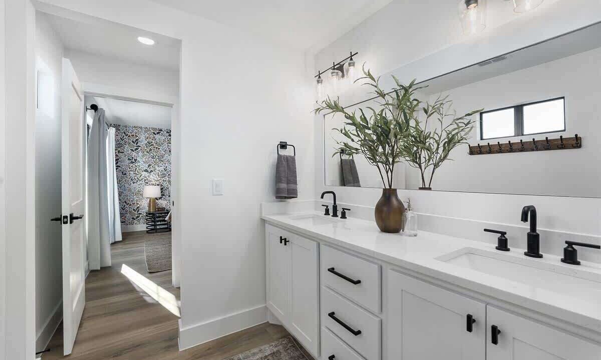 Photo of Bathroom in Canyon Lake