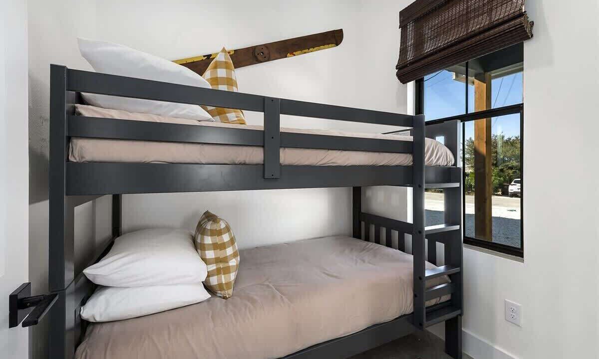 Photo of Bedroom in Canyon Lake