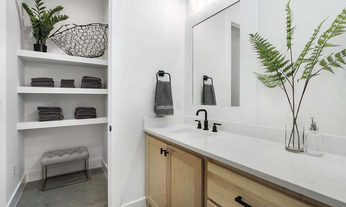 Photo of Bathroom in Canyon Lake
