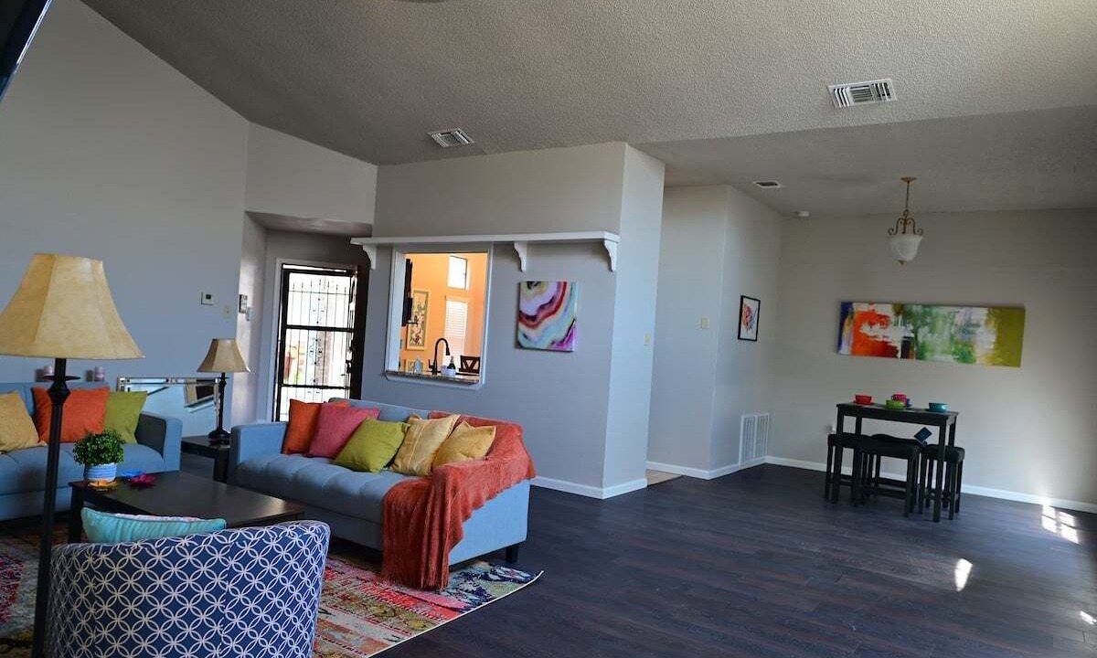 Photo of Livingroom in Ventura